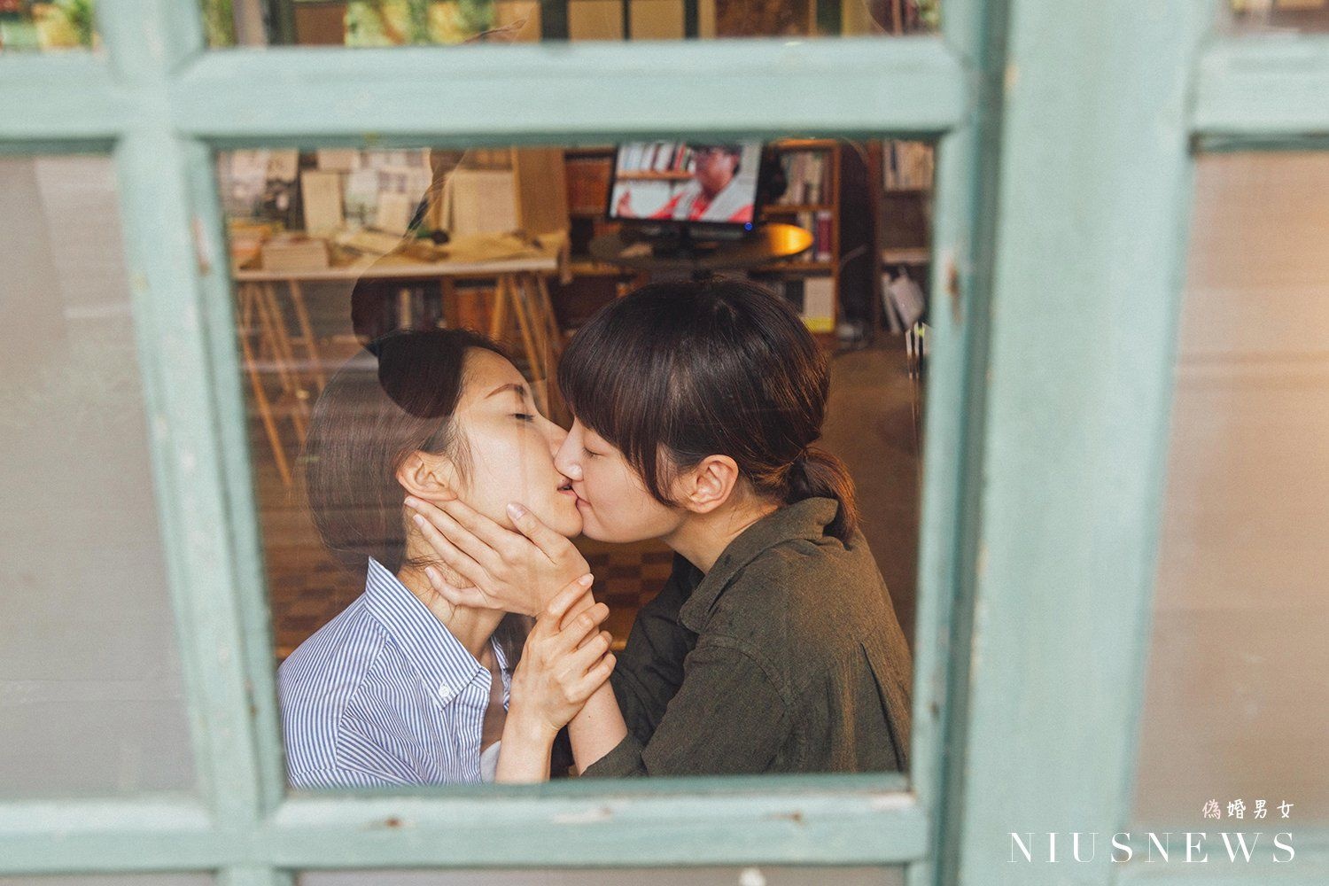 Dong tinh nu tai chau a anh 1