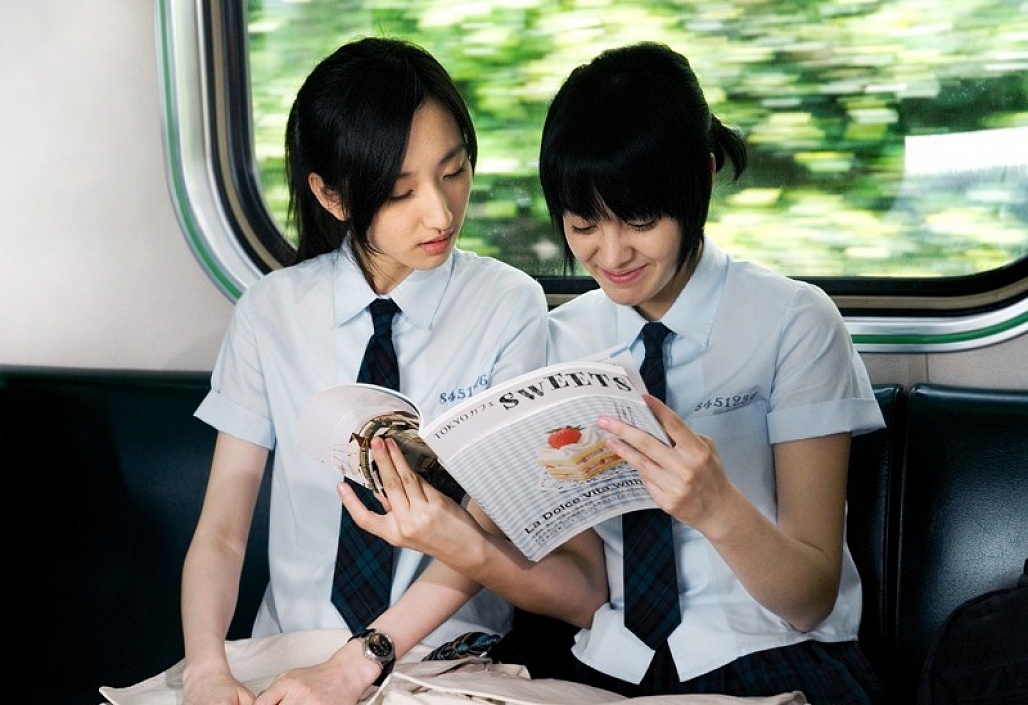 Dong tinh nu tai chau a anh 2