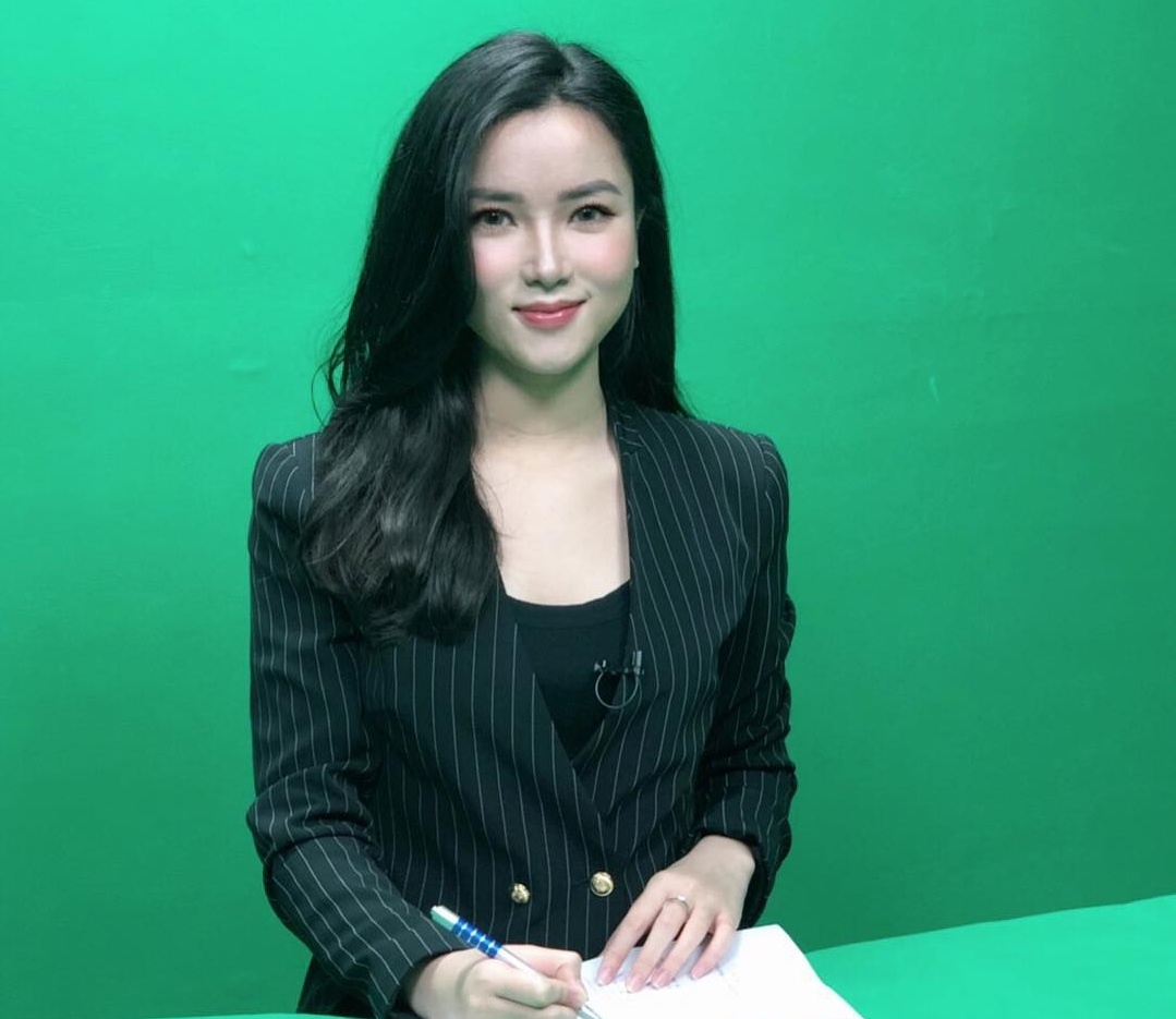 ban gai cau thu la giao vien anh 9