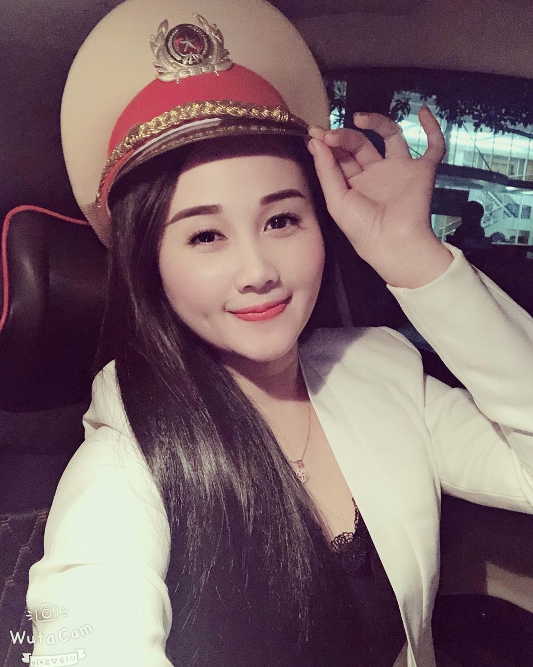 ban gai cau thu la giao vien anh 8