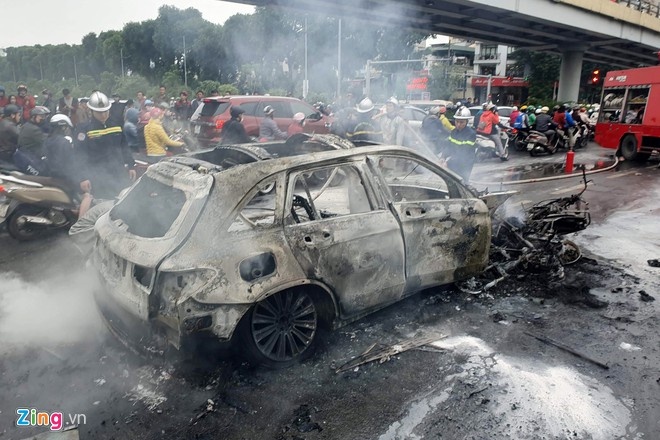 Mercedes gây tại nạn ảnh 1 Mercedes gay tai nan anh 1