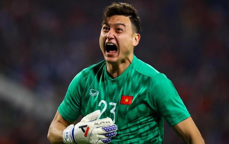 Van Lam om cham me tai san bay Nga sau hai nam xa nha hinh anh