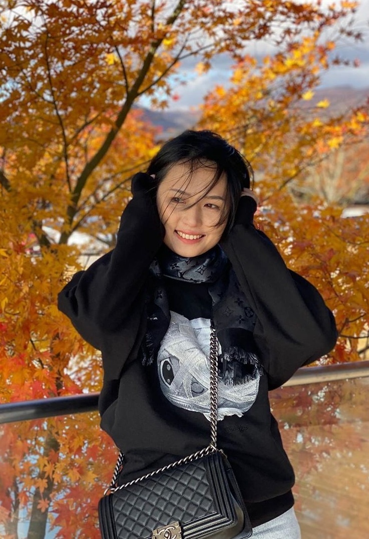 cau thu va ban gai du lich anh 9