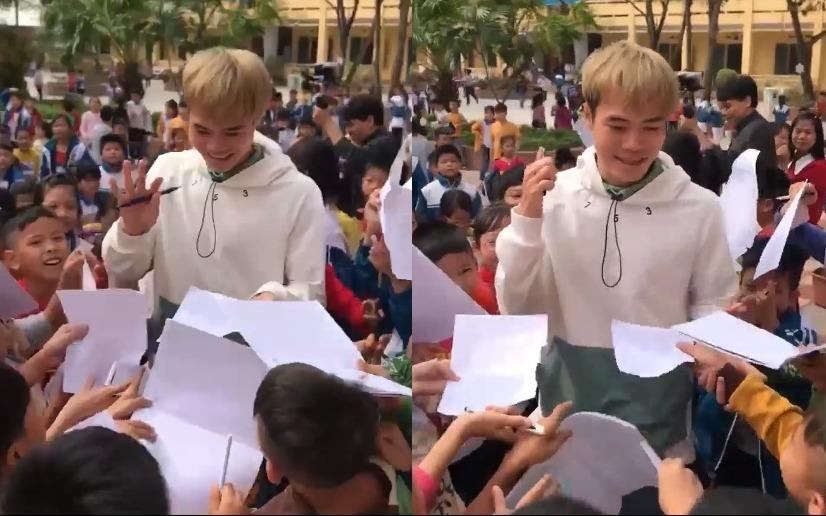 Ve tham truong cu, Van Toan bi fan nhi vay kin hinh anh