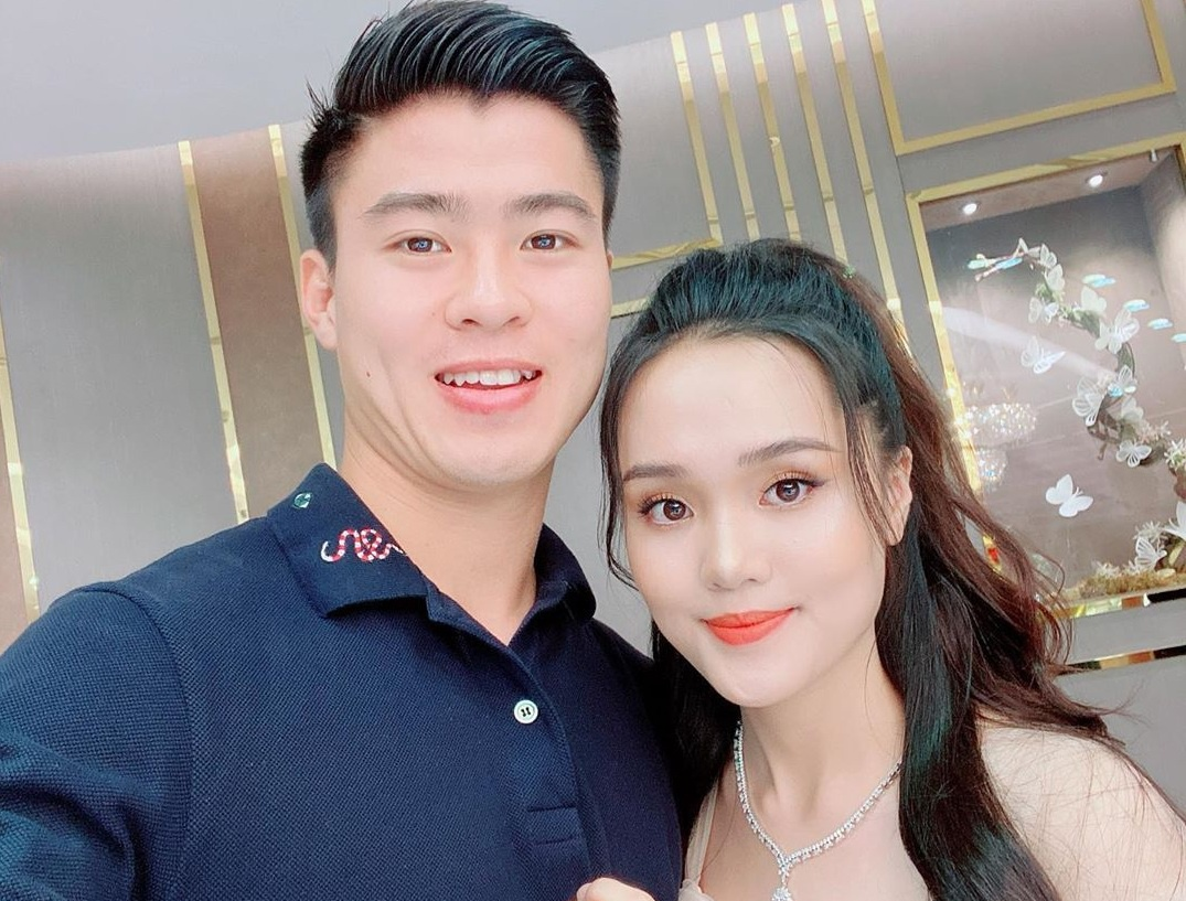 Duy Manh mua tui xach hon 130 trieu dong tang sinh nhat ban gai hinh anh