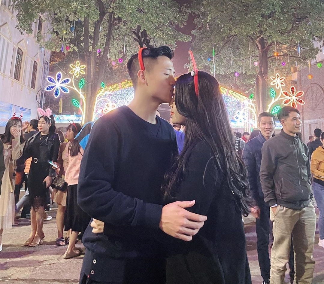 cau thu di choi giang sinh anh 1