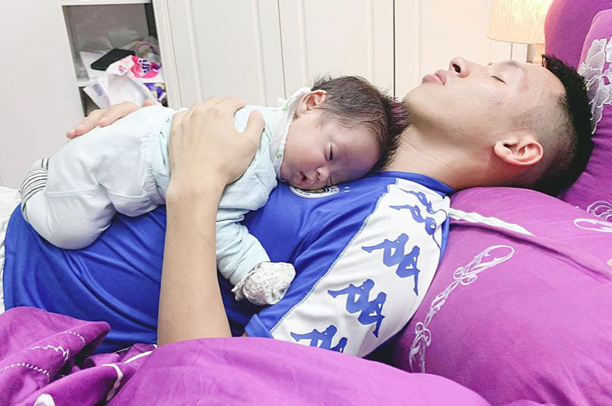 Van Lam, Hung Dung va dan cau thu don giao thua ben ban gai, gia dinh hinh anh