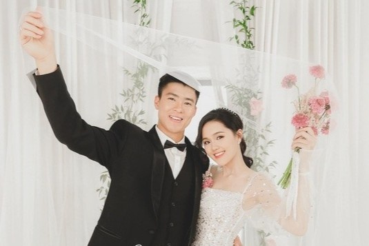 Duy Manh va nhung lan dien vest, so mi trang dien trai hinh anh