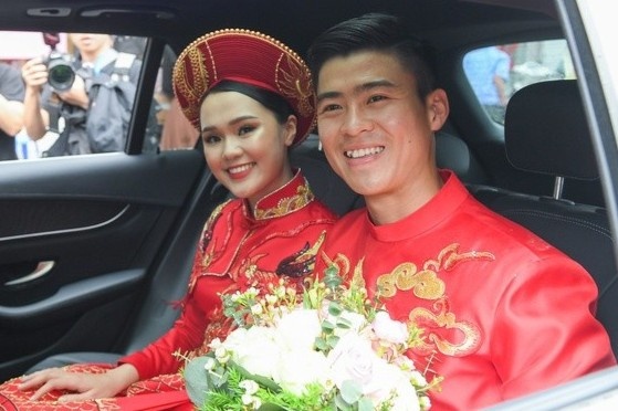 Trung ve Duy Manh 'mua quat' trong dam hoi hinh anh