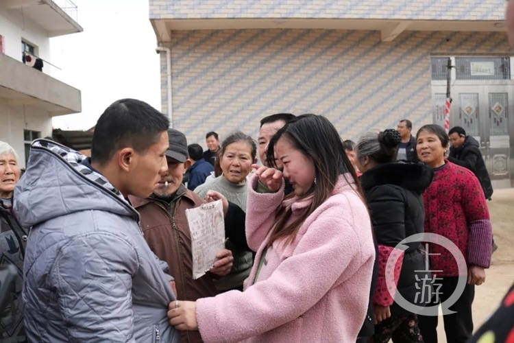 người đàn ông đi lạc ảnh 2 nguoi dan ong di lac anh 2