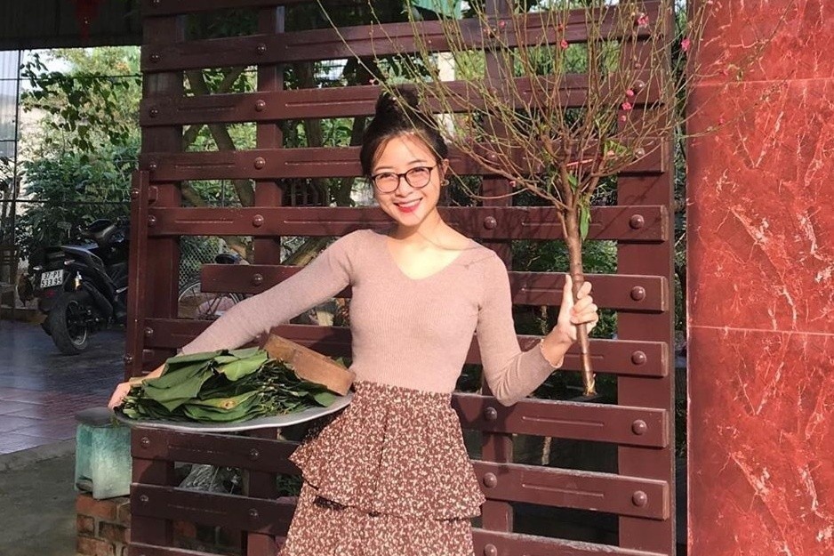 Vo sap cuoi Van Duc goi banh chung, ban gai Van Toan lam dep truoc Tet hinh anh