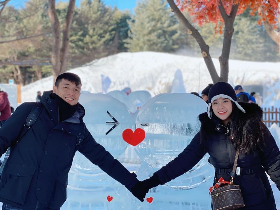 tien dung tang qua vo anh 1