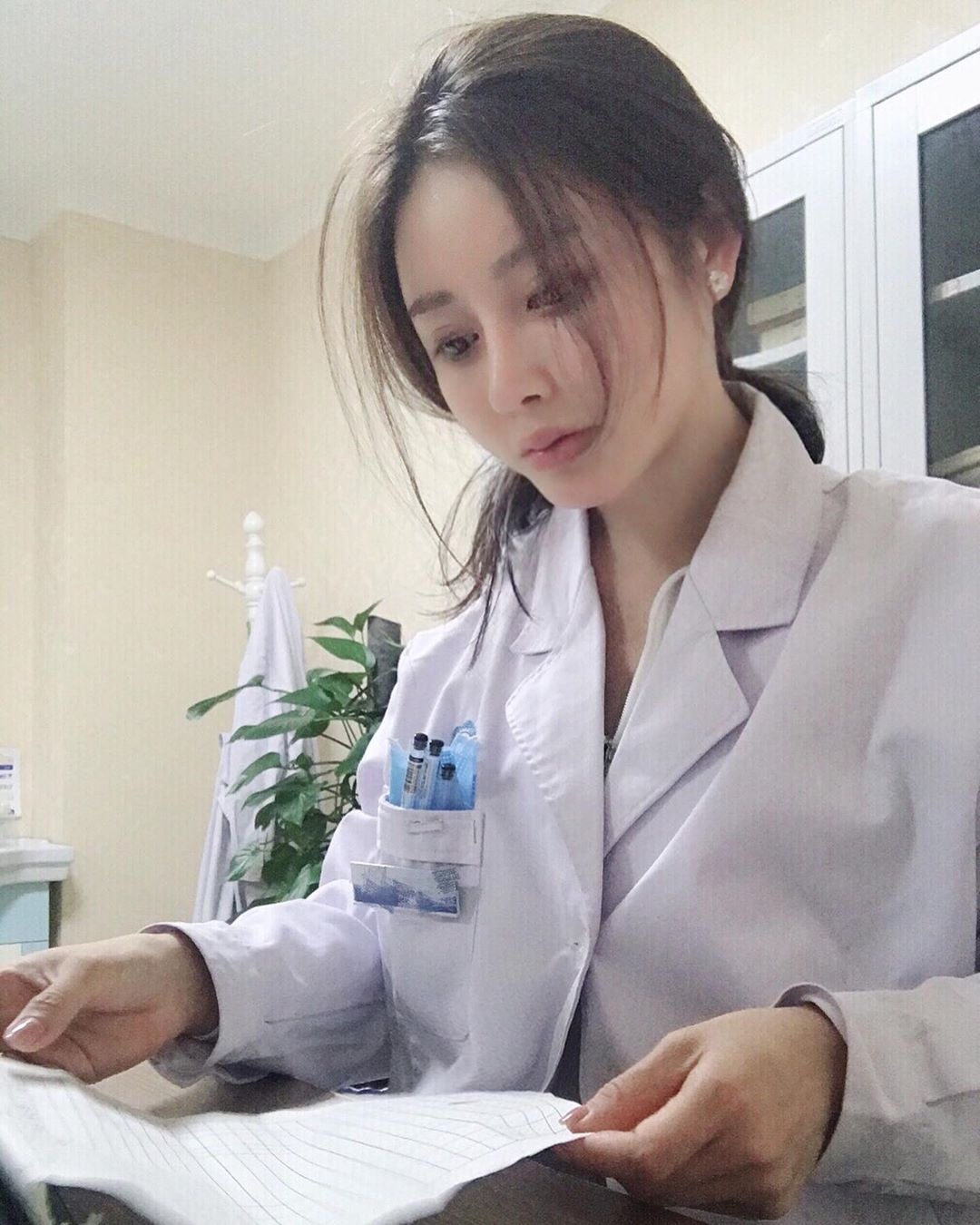 nữ bác sĩ cơ bắp ảnh 2 nu bac si co bap anh 2