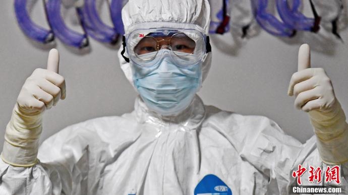 bac si o khu cach ly corona anh 8