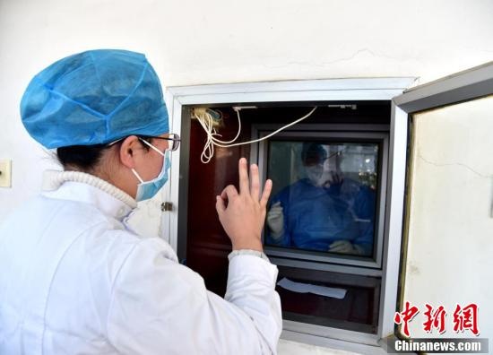 bac si o khu cach ly corona anh 5