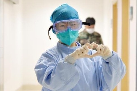 Ngu 3 tieng, khong di ve sinh - ben trong khu cach ly dich corona hinh anh