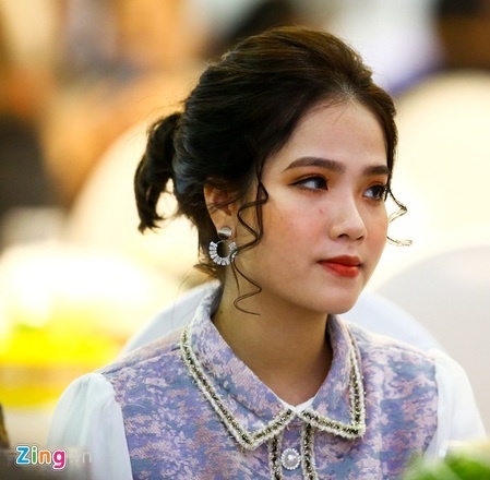 bạn gái cầu thủ thân thiết nhau ảnh 2 ban gai cau thu than thiet nhau anh 2