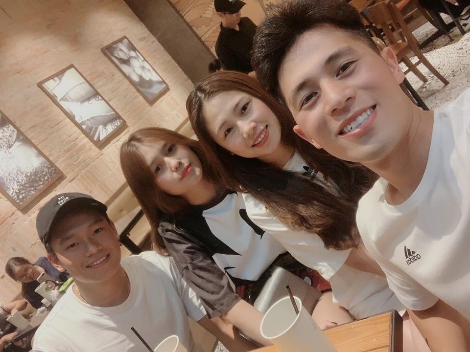 ban gai cau thu than thiet nhau anh 4