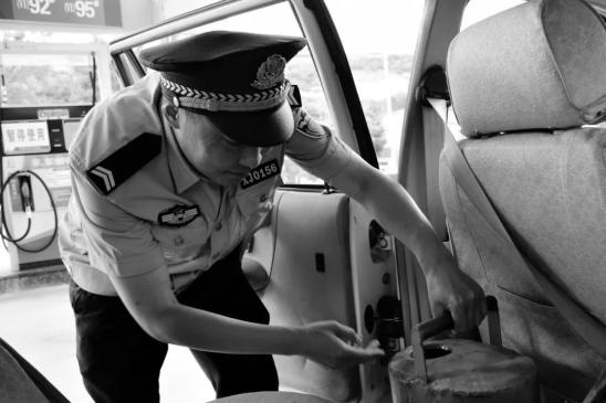 canh sat chet vi kiet suc anh 2