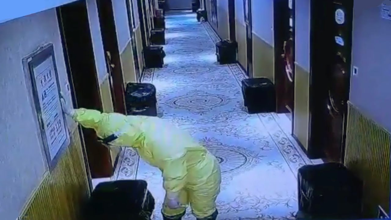 Hinh anh nu y ta Vu Han ngat xiu sau ca truc khien dan mang bat khoc hinh anh