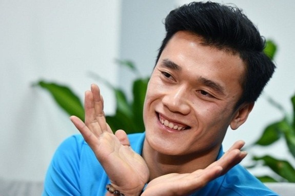 Sinh nhat, Bui Tien Dung duoc chuc mung nhung cung bi treu dang e hinh anh
