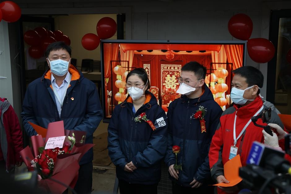 dam cuoi mua dich anh 1