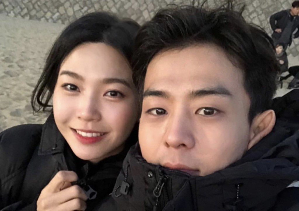 Bi duoi viec vi khoe du lich cung ban gai trong thoi gian cach ly hinh anh