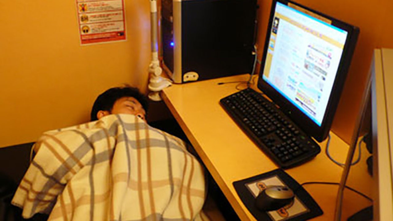 Song trong can phong chi be bang buong ve sinh o Nhat hinh anh