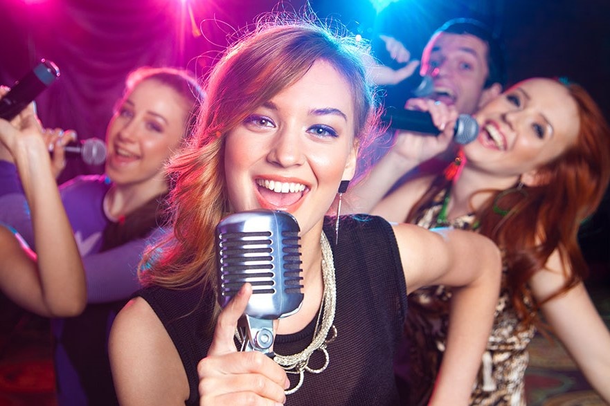 Tai sao karaoke duoc nhieu nguoi ua thich den the hinh anh