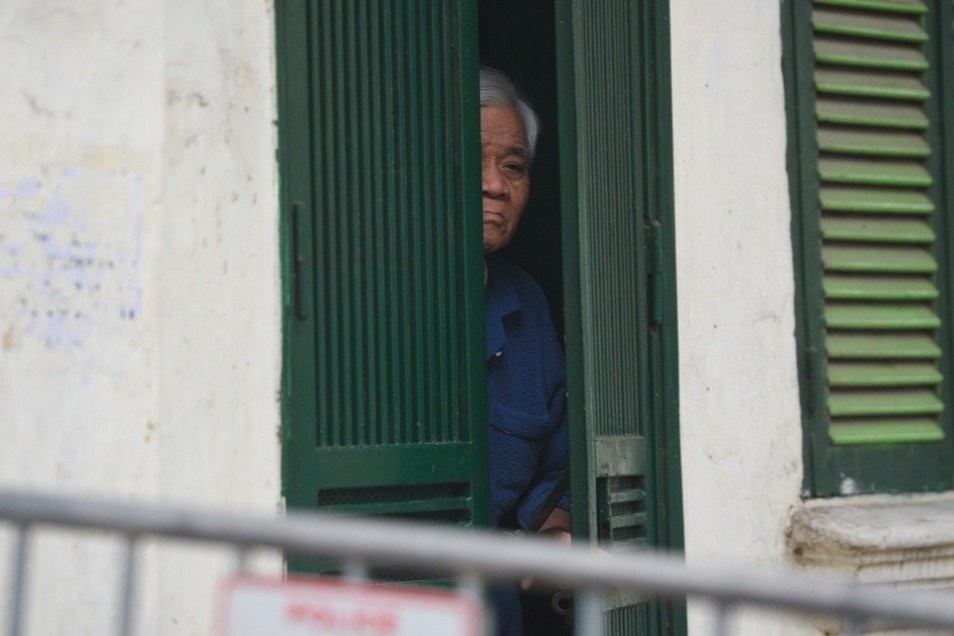 Nguoi phai cach ly tai nha trong dich Covid-19 nen lam gi? hinh anh