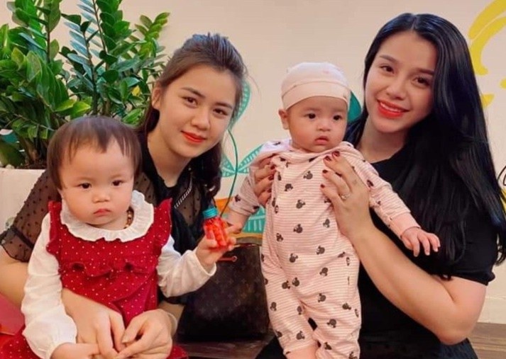Hai Que, Dung Tu khoe anh 2 con, vi nhu 'cap trung ve cua tuyen nu' hinh anh