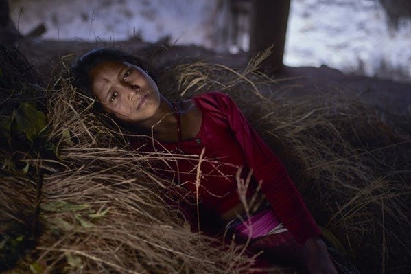 Bi duoi khoi nha va cac hu tuc phu nu phai chiu khi den ky kinh nguyet hinh anh