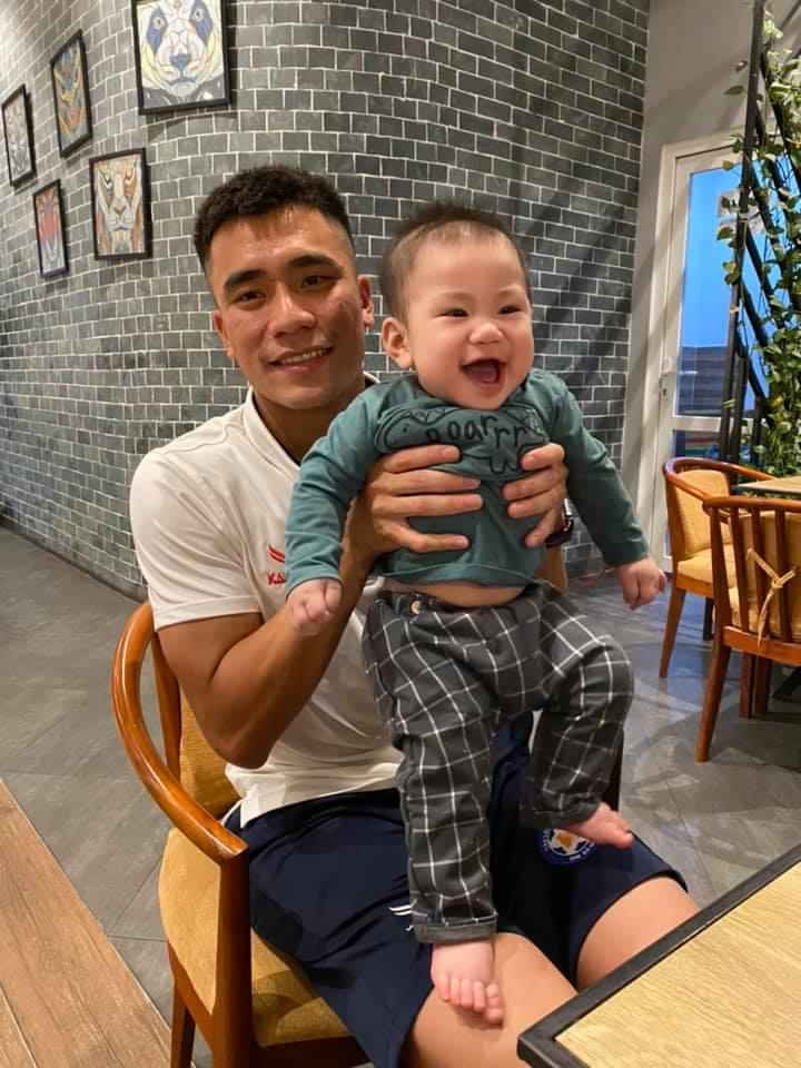 cau thu viet nam cham con mua dich anh 9