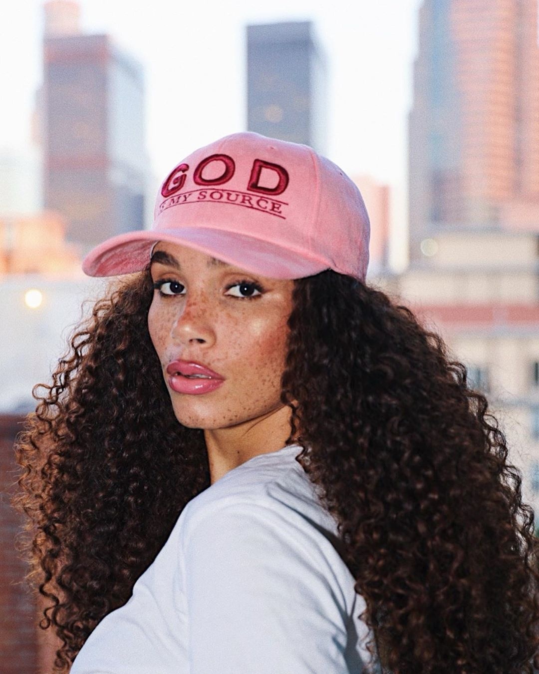 hot girl voi khuon mat tan nhang anh 3