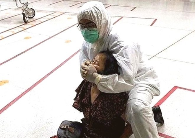 nho nuoc bot vao canh sat anh 2