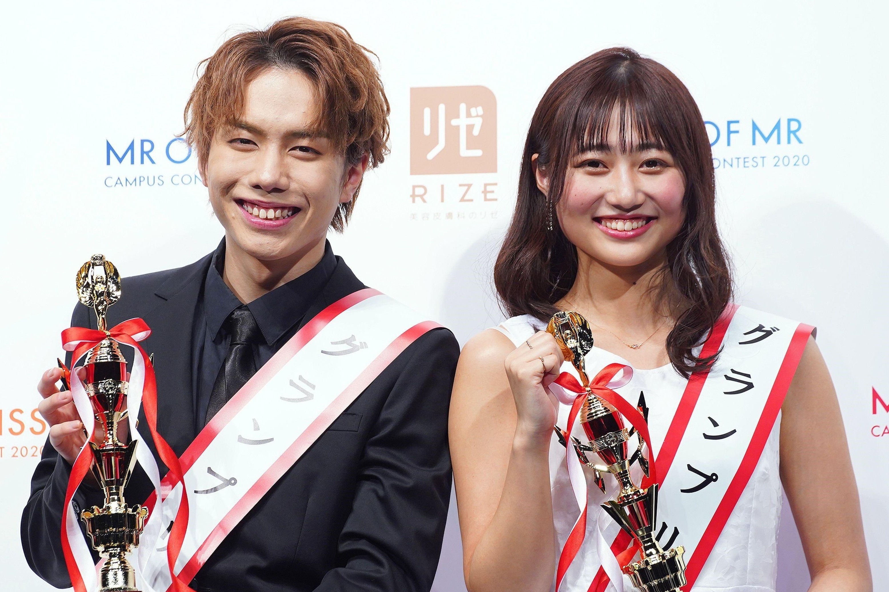 Nhan sac gay tranh cai cua cap sinh vien dep nhat Nhat Ban nam 2020 hinh anh