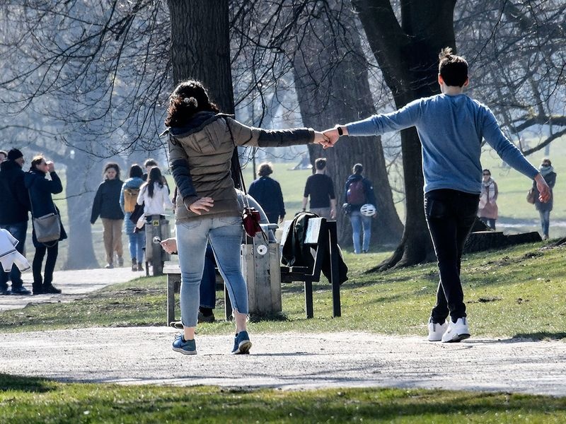 cach ly xa hoi anh 3