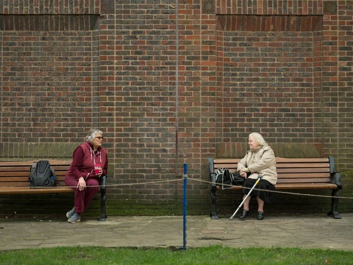 cach ly xa hoi anh 4