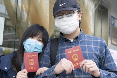 Nguoi Vu Han do xo ket hon lam sap he thong dang ky khi het phong toa hinh anh