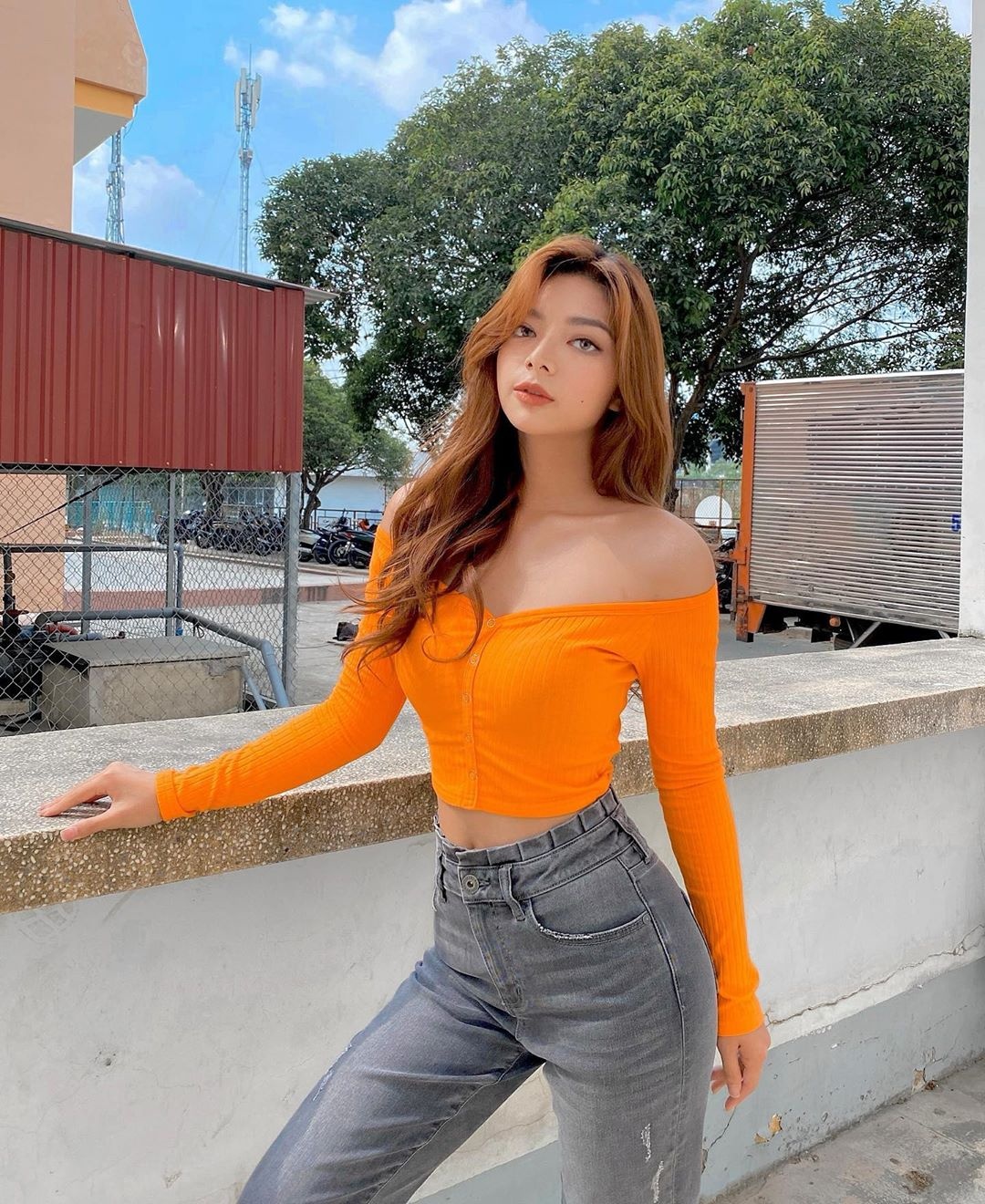 hot girl khoe co bung anh 5