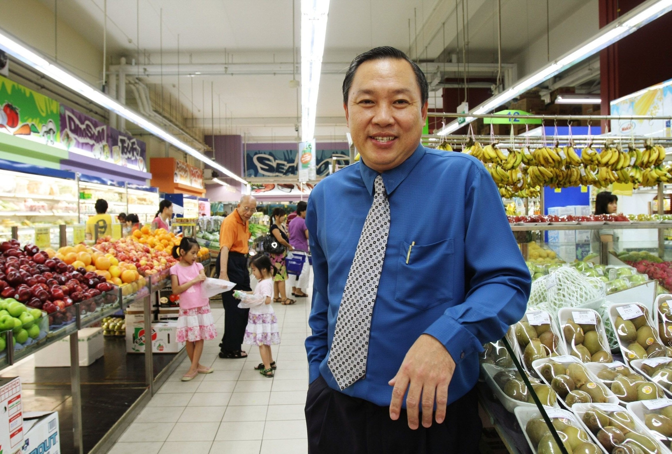 Con trai chu trang trai nuoi lon tro thanh ty phu nho dai dich hinh anh