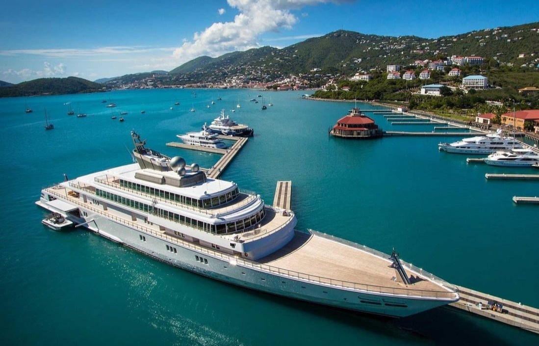 ty phu cach ly anh 1