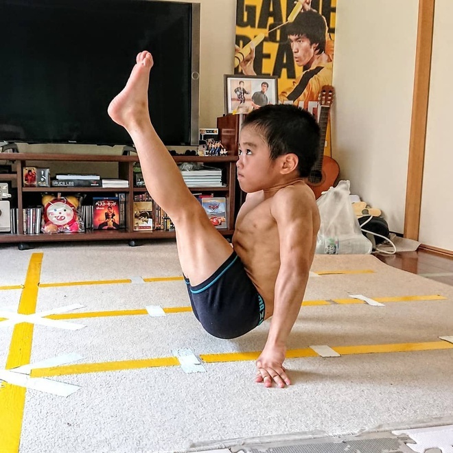 cậu bé cơ bắp ảnh 4 cau be co bap anh 4