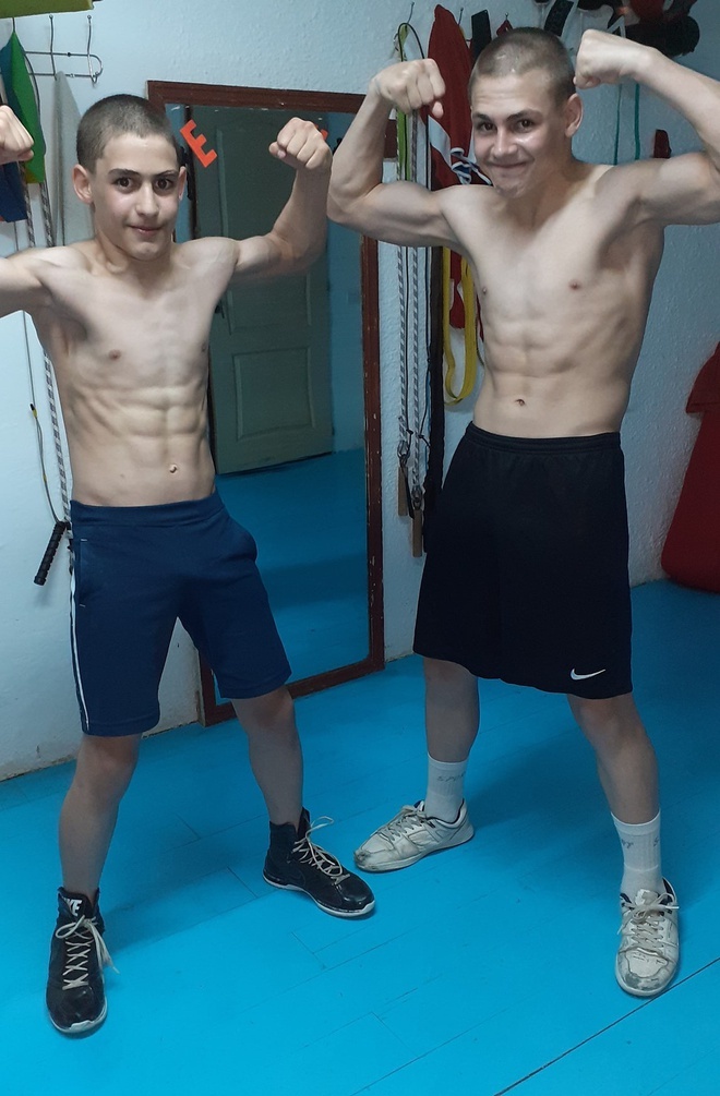 cậu bé cơ bắp ảnh 12 cau be co bap anh 12