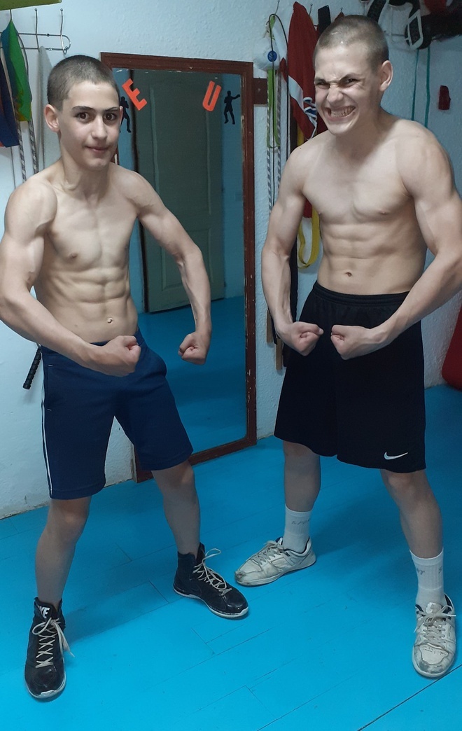 cậu bé cơ bắp ảnh 11 cau be co bap anh 11