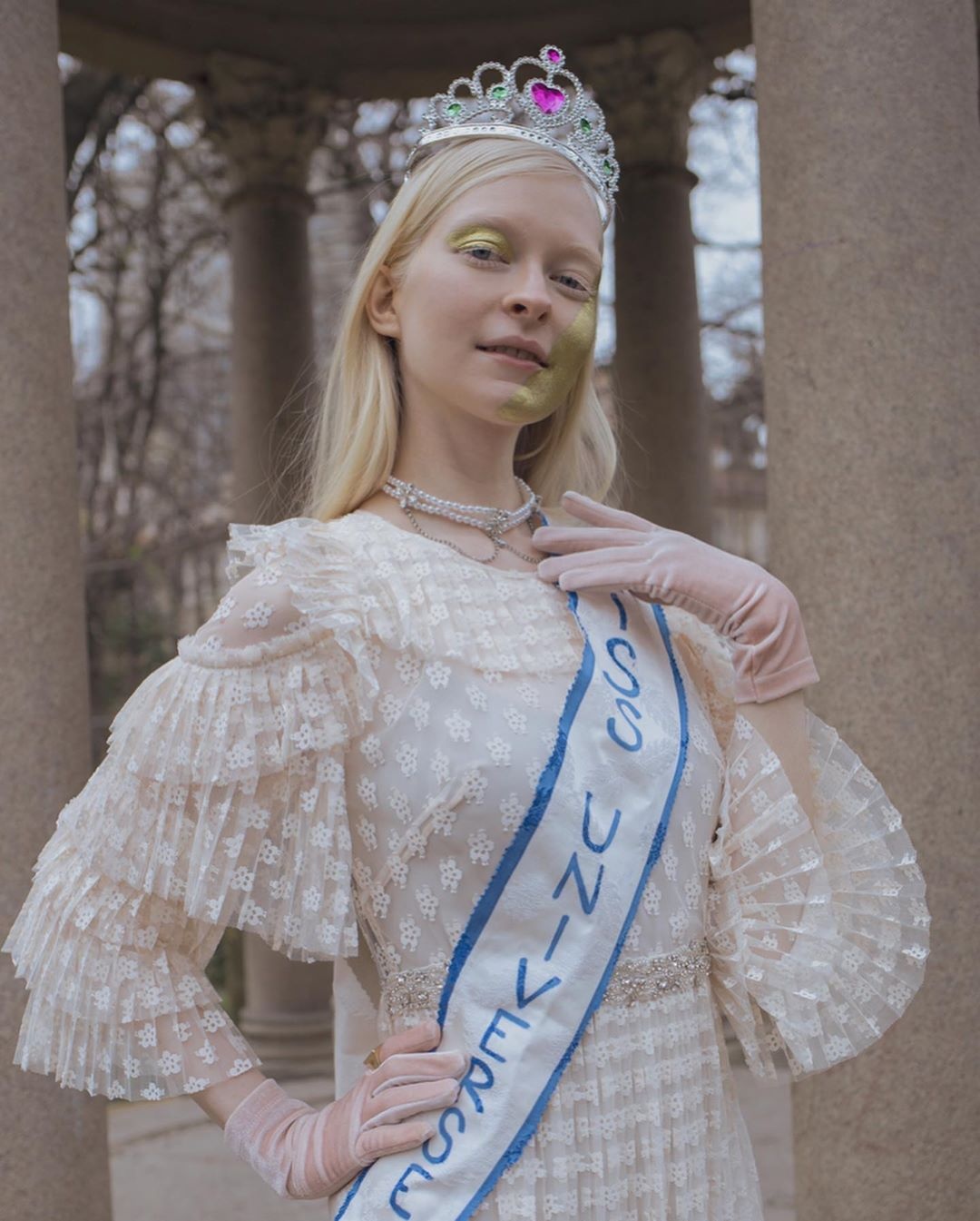 nguoi mau bach tang anh 6