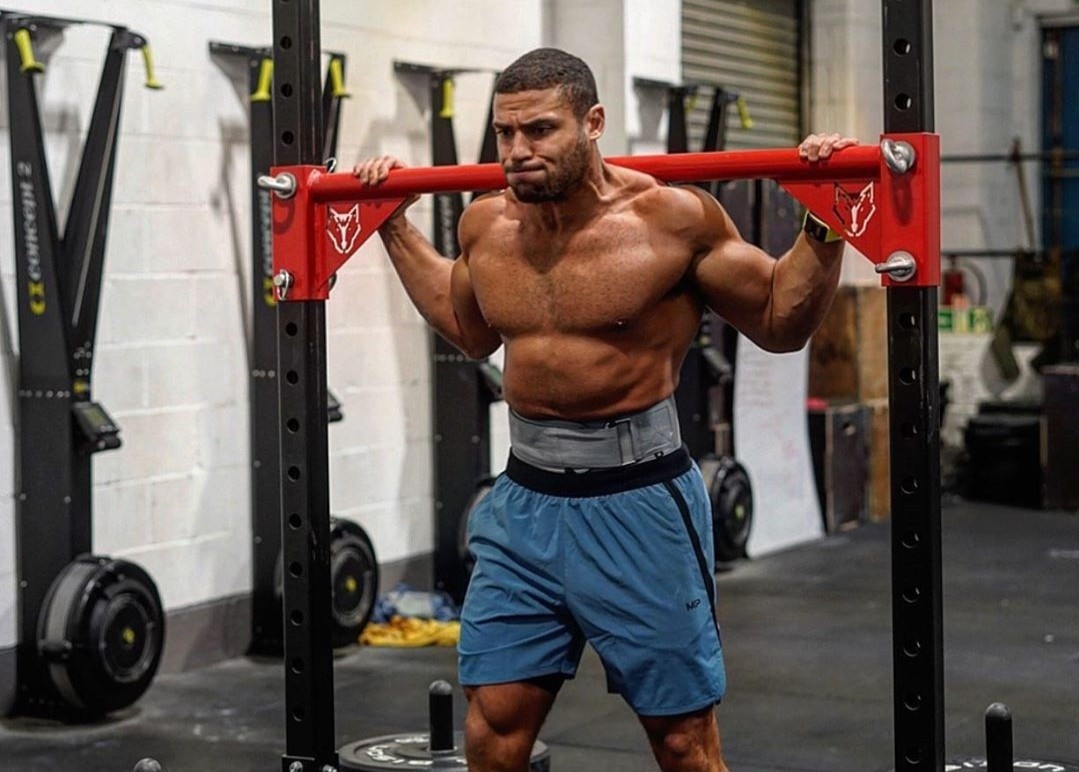 Nhung bai tap the hinh cua 'nguoi dan ong khoe nhat nuoc Anh' hinh anh