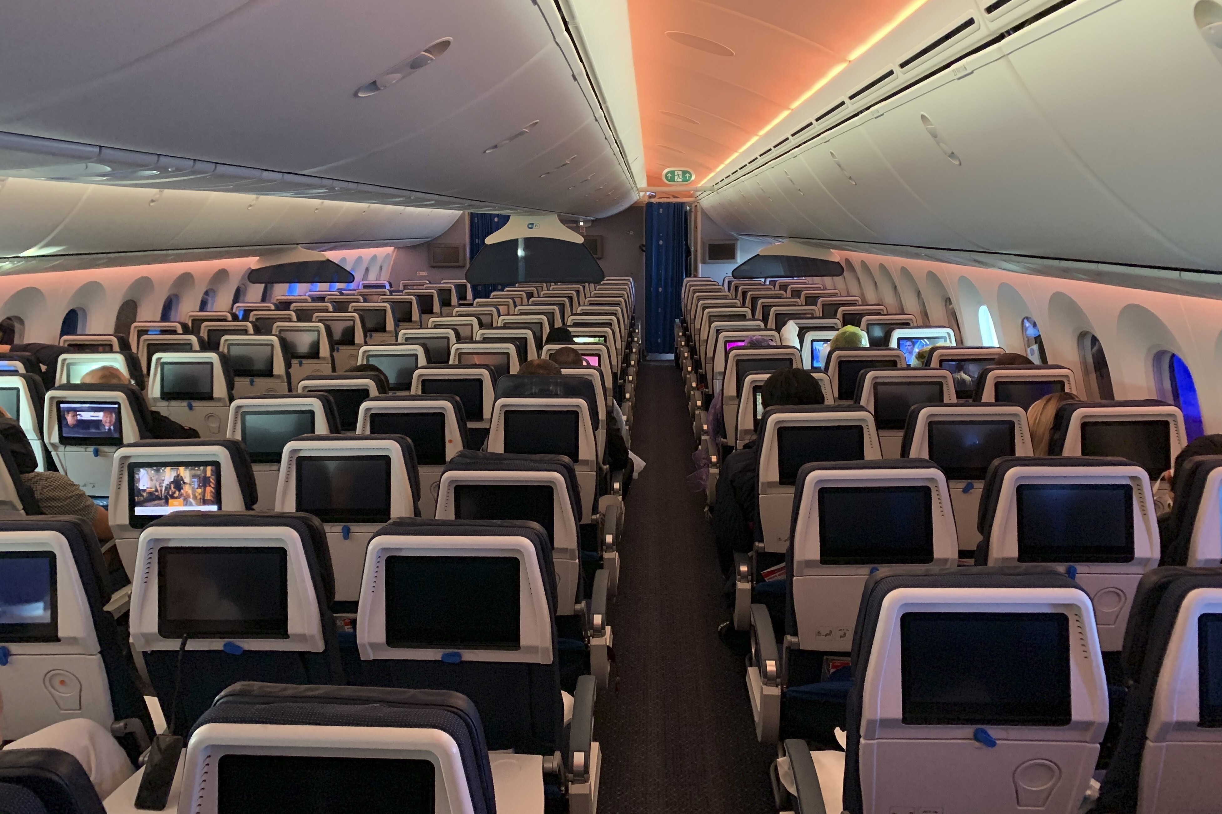 May bay cho 50 nguoi, sach se 'nhu vua duoc xuat xuong' sau dich hinh anh