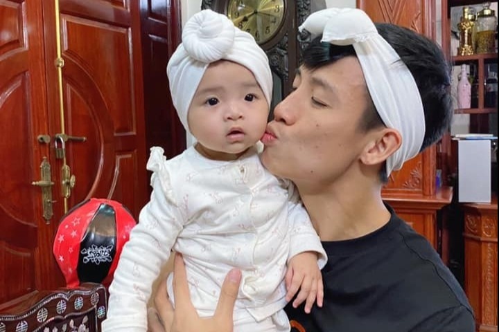 Con gai Bui Tien Dung mac do sang chanh, duoc khen 'giong bo nhu duc' hinh anh