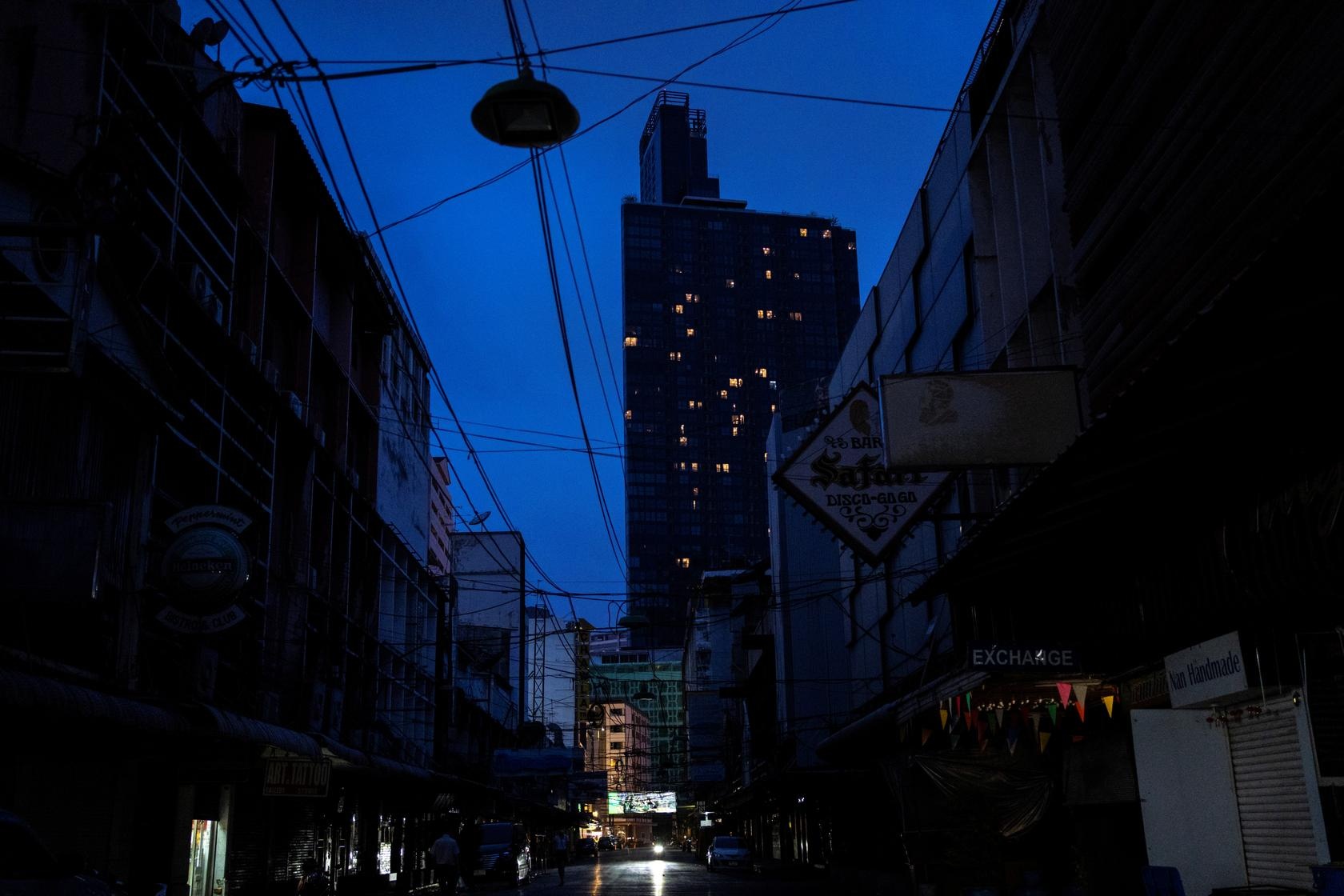 bar thoát y ở Thái Lan đóng cửa kéo dài ảnh 3 bar thoat y o Thai Lan dong cua keo dai anh 3